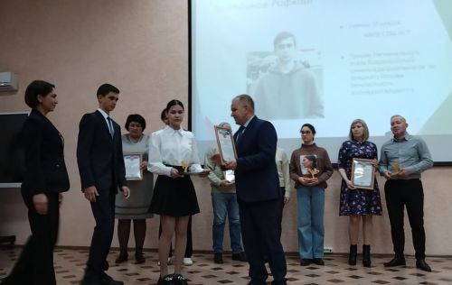 Лениногорскида Бөтенроссия, республика предмет олимпиадаларында җиңүче укучыларны котладылар (+ фотолар)