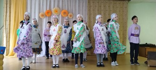 Укучылар «Әбием сандыгы«нда фольклор кичәдә катнашты (+фотолар)