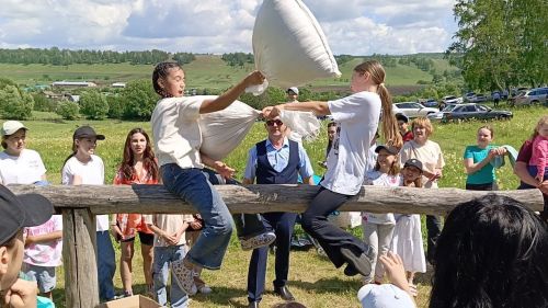 Мөэмин-Каратайда Сабантуйда баш батыр Илнар Лотфуллин калды (+ фотолар)