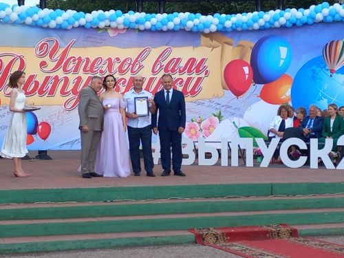 Лениногорск үзенең 257 укучысын зур тормыш юлына чыгарды (+ чыгарылыш кичәсеннән фотолар)