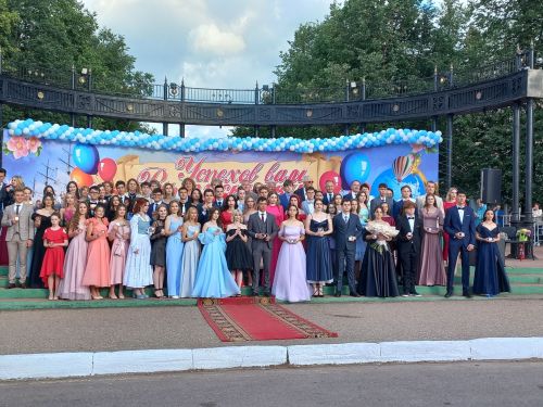 Лениногорск үзенең 257 укучысын зур тормыш юлына чыгарды (+ чыгарылыш кичәсеннән фотолар)