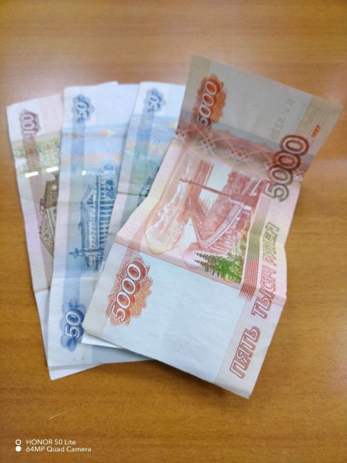 Баланы мәктәпкә әзерләү өчен 10 мең сум акча бирелә. Нәрсә хисабына?