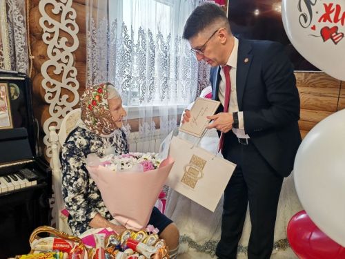 Лениногорскида яшәүче Нина түти 100 яшен билгеләп үтте