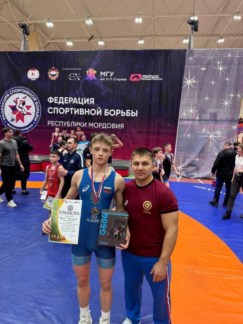 Лениногорск көрәшчесе Дмитрий Зорин илкүләм бәйгегә юллама алды