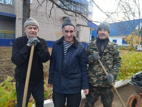 Лениногорскида яшәүче Иван дәдәй җиргә кадер-хөрмәт булса, ризык булыр, ди