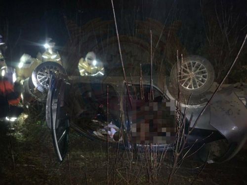 18 яшьлек егет идарә иткән Kia машинасы кюветка очып төшкән, пассажир һәлак булган
