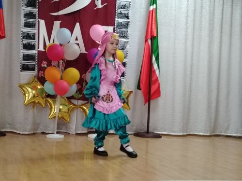 Шәһәребезнең 6нчы мәктәбендә беренче сыйныф кызлары арасында «Татар кызы» бәйгесе үткәрелде (+ фотолар)