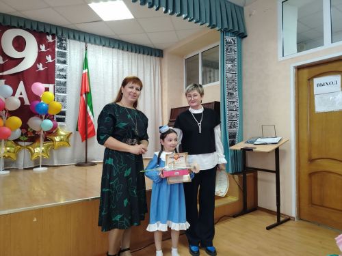 Шәһәребезнең 6нчы мәктәбендә беренче сыйныф кызлары арасында «Татар кызы» бәйгесе үткәрелде (+ фотолар)