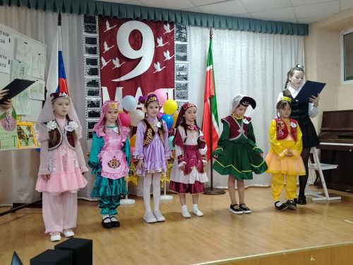 Шәһәребезнең 6нчы мәктәбендә беренче сыйныф кызлары арасында «Татар кызы» бәйгесе үткәрелде (+ фотолар)