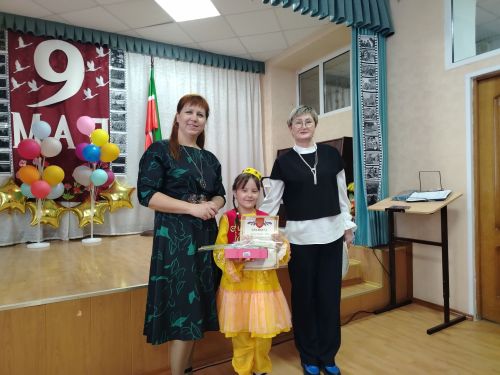 Шәһәребезнең 6нчы мәктәбендә беренче сыйныф кызлары арасында «Татар кызы» бәйгесе үткәрелде (+ фотолар)