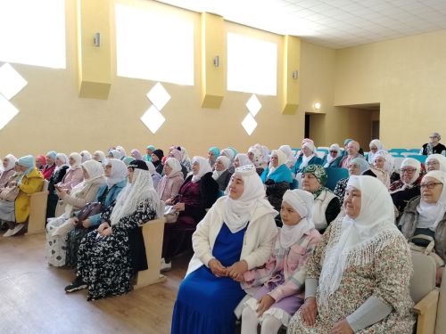 Куакбаш авылында милли-дини үзенчәлекләрне саклау юнәлешендәге “Яулык фазыйләте” чарасы тирә-күрше авыллардагы ак яулыклы апаларны да җыйды