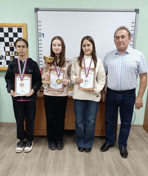 Лениногорскиның  шахмат мәктәбендә хатын-кыз шахматчыларга багышланган турнир узды