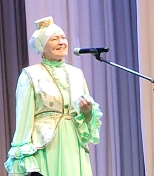Куакбаш авылында яшәүче Тәскирә Ялаева шигырьләрен  дөньяга танылу өчен түгел, үз күңеле өчен яза