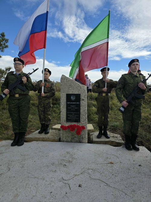 Лениногорск районында Ялан тау башында – һәйкәл