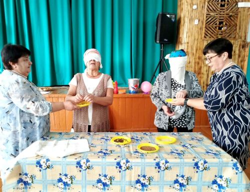 Мичурин авылы мәдәният йортында авыл хатын-кызлары көненә чара узды (+фотолар)