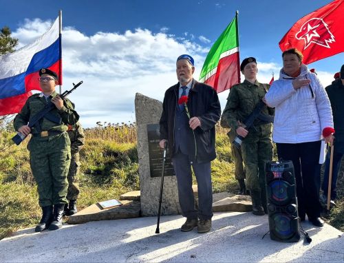 Лениногорск районында Ялан тау башында – һәйкәл