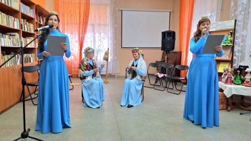 Зәй-Каратай авылының «Рәйхан» ансамбле Үзәк китапханәдә кышкы озын кичне ямьләндерде