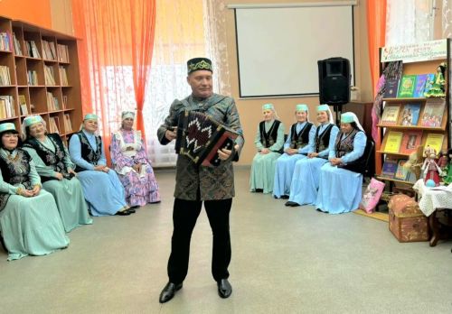 Зәй-Каратай авылының «Рәйхан» ансамбле Үзәк китапханәдә кышкы озын кичне ямьләндерде