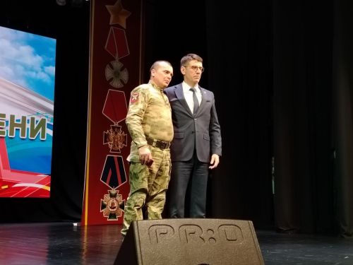 Лениногорскида Ватанны саклаучылар көненә багышланган чарада хәрби операциядә батырлык күрсәтүчеләргә дәүләт бүләкләре тапшырдылар
