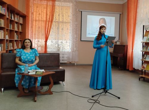 Лениногорскиның үзәк китапханәсендә шагыйрә, композитор Людмила Аланлы белән очрашу үтте (+фотолар)