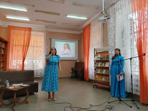 Лениногорскиның үзәк китапханәсендә шагыйрә, композитор Людмила Аланлы белән очрашу үтте (+фотолар)