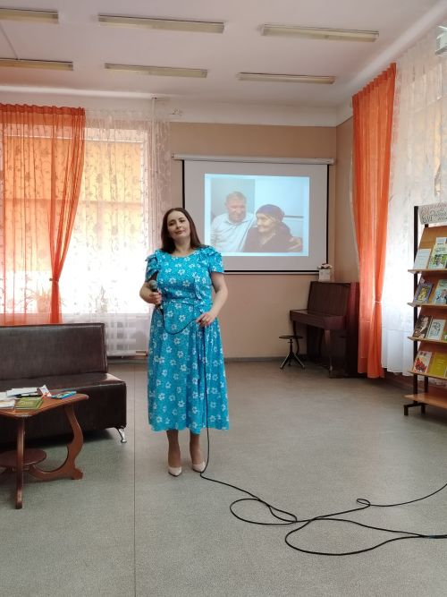 Лениногорскиның үзәк китапханәсендә шагыйрә, композитор Людмила Аланлы белән очрашу үтте (+фотолар)