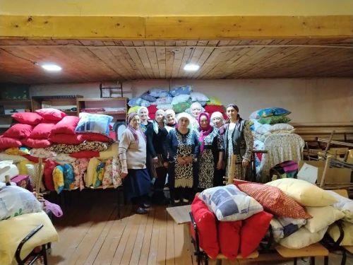 Яңа Иштирәк авылы апалары СВО өчен мендәрләр ясауны дәвам итә
