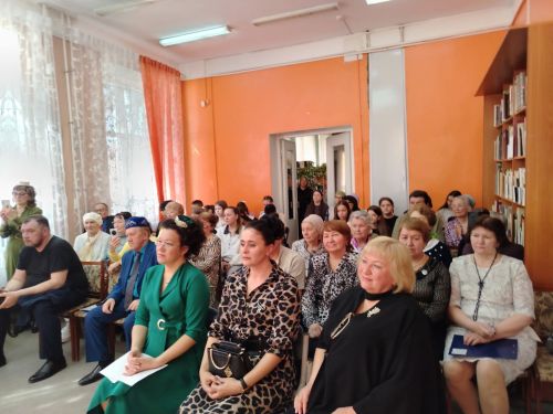 «Илһам бүләк итә гүзәл яз»: Лениногорскида үзәк китапханәдә әдәби-музыкаль кичә узды (+фотолар)
