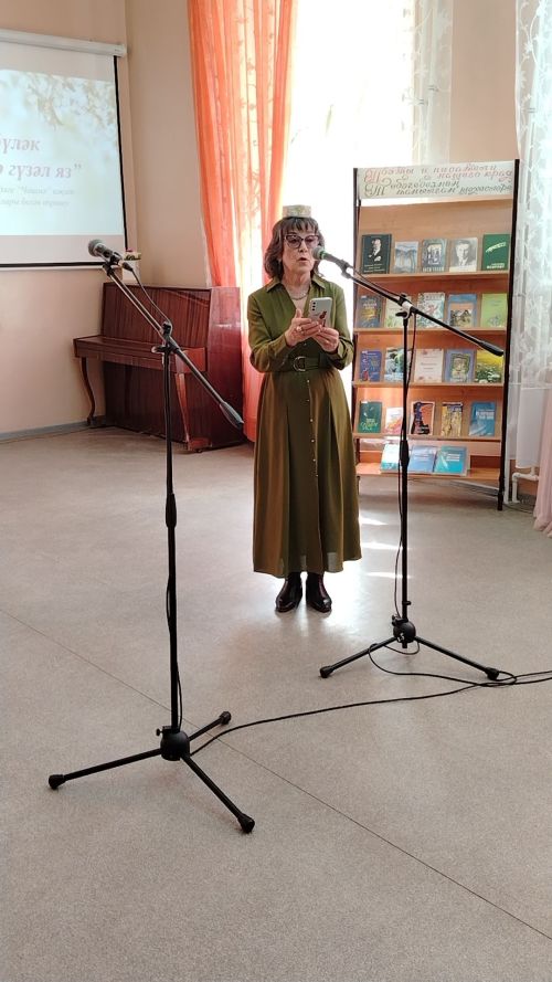 «Илһам бүләк итә гүзәл яз»: Лениногорскида үзәк китапханәдә әдәби-музыкаль кичә узды (+фотолар)