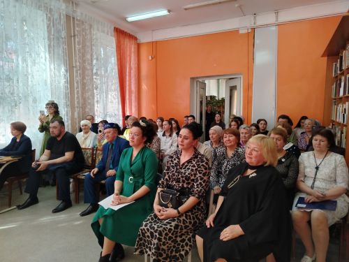 «Илһам бүләк итә гүзәл яз»: Лениногорскида үзәк китапханәдә әдәби-музыкаль кичә узды (+фотолар)