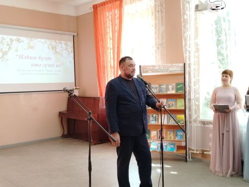 «Илһам бүләк итә гүзәл яз»: Лениногорскида үзәк китапханәдә әдәби-музыкаль кичә узды (+фотолар)