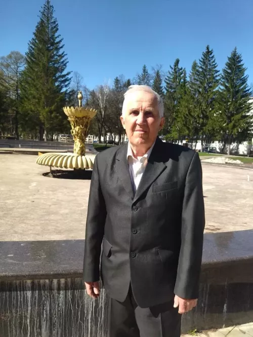 Мөгаллим Ирек Мансурович Вәлиев турында укучылары “ул үз фәнен һәм безне яратып укытты”, диләр