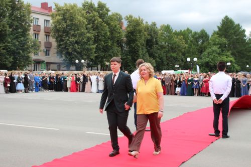 Лениногорск үзенең 263 укучысын олы тормыш юлына чыгарды (+ фотолар)