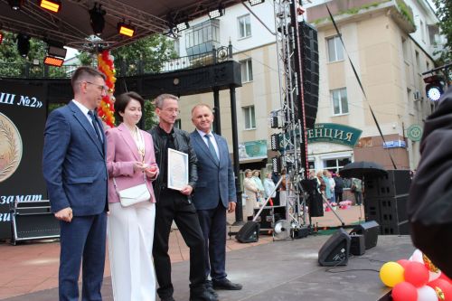 Лениногорск үзенең 263 укучысын олы тормыш юлына чыгарды (+ фотолар)