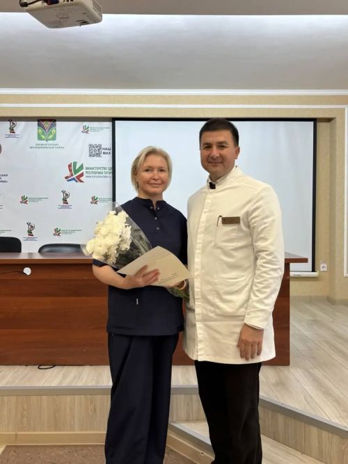 Лениногорск үзәк хастаханәсендә хезмәткәрләрне юбилейлары белән котладылар