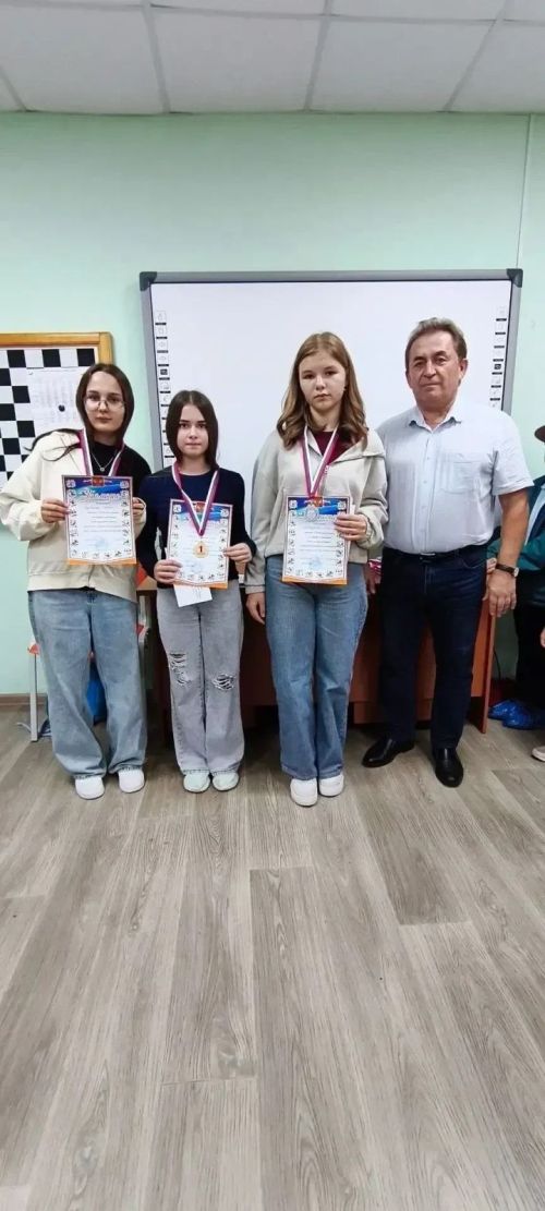 Лениногорскида хатын-кыз шахматчыларга багышланган турнир узды