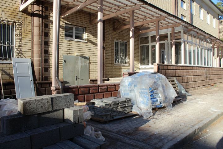 Лениногорскида балалар поликлиникасы бинасында ремонт бара