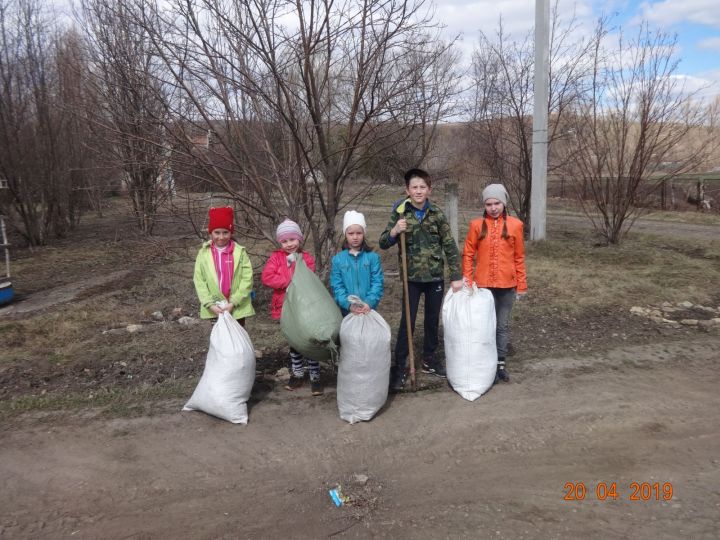 Сугышлы укучылары өмәдә катнашу белән бергә табигатьне дә күзәткәннәр (Фотолар)