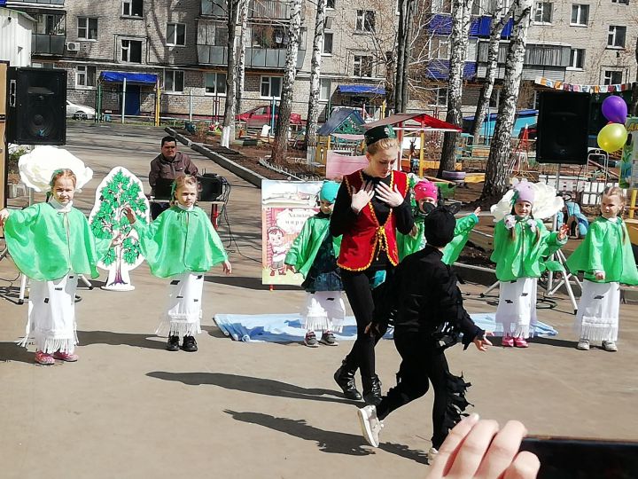 Лениногорск балалар бакчасына йөрүче нәниләр "Татарча сөйләшәм" акциясе уздырды