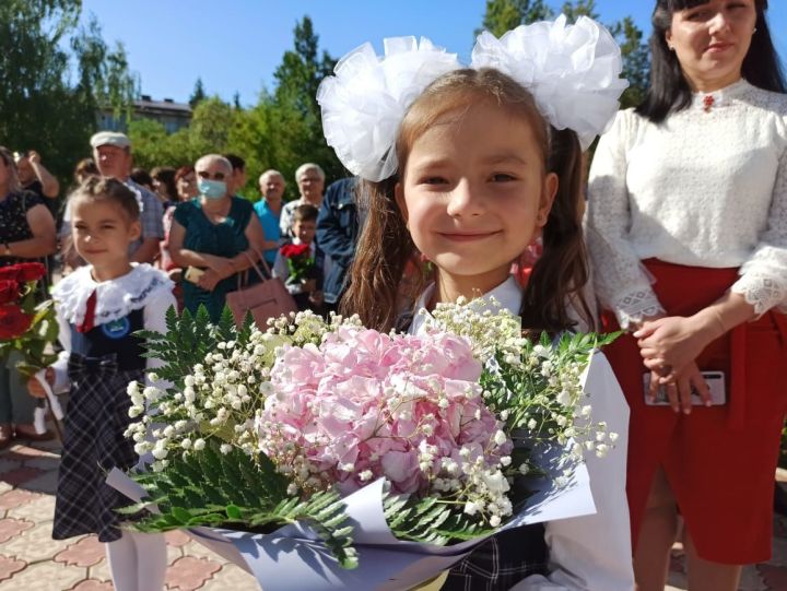 Мәктәпләрдә  беренче сентябрь кыңгыравы яңгырады (11нче гимназиядән фоторепортаж)