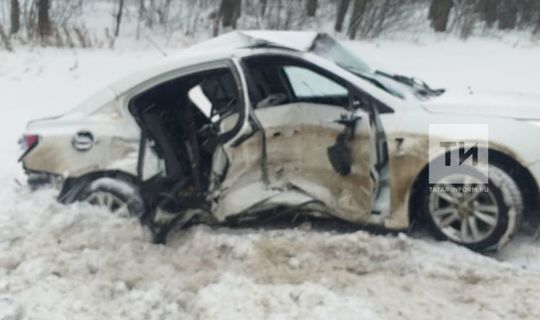 Татарстанда юл-транспорт һәлакәтенә юлыккан балалар автокресло ярдәмендә исән калган