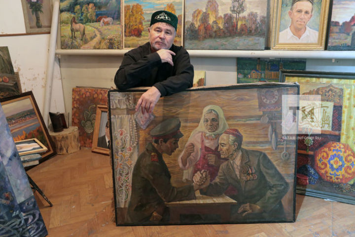 Лениногорскида эшләп, матур картиналары белән җәлеп иткән Мөдәррис Минһаҗев: "Бизәкләр ясаганда рәхәтлек тоям"