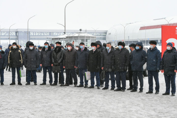 Лениногорск авыл хуҗалыгы идарәсе автомобильле булды, ТР ПРезиденты тапшырды