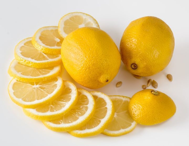 Өлгергән лимонның кабыгы һәм согы файдалы