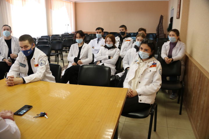 Лениногорскига студентлар медицина десанты килде