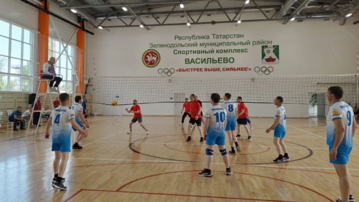 Лениногорскиның муниципаль хезмәткәрләре волейбол турнирында призлы урыннар яулады