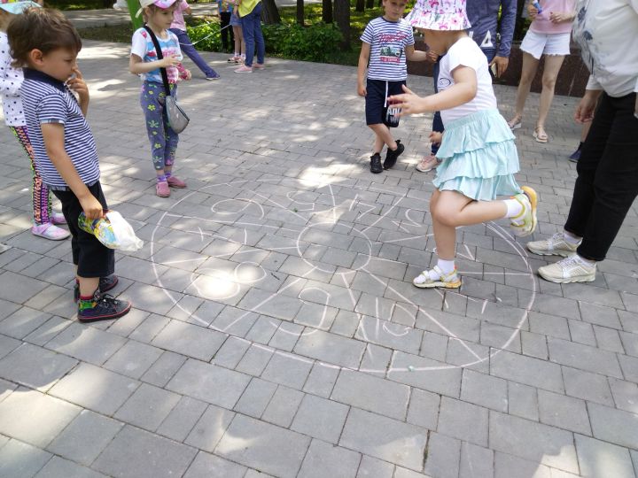 "Балерина" фонтаны янында балалар өчен уеннар оештырылды (+фотолар)