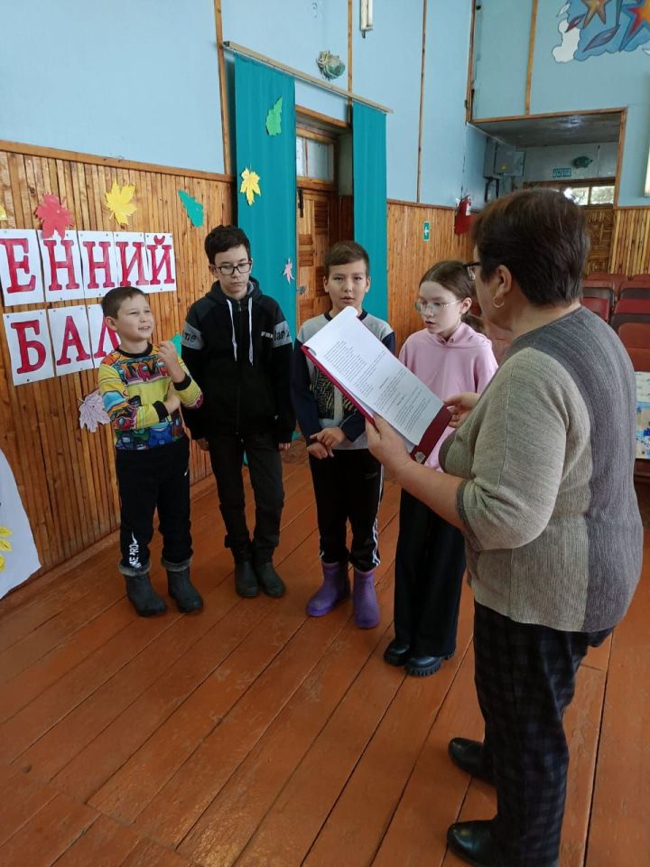 Мичурин авылында мәктәп укучылары арасында «Көзге бал» узды (+фото һәм видео)
