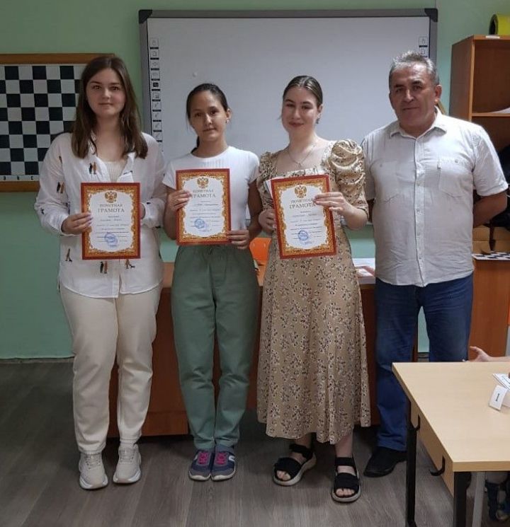 Лениногорскида шахмат мәктәбендә Халыкара шахмат көне уңаеннан турнир узды