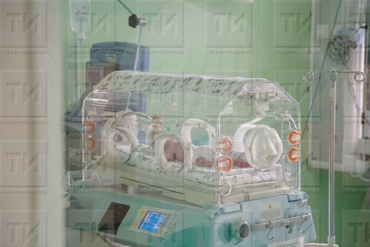 Яңа туган малайны чүп пакетына салып, куак төбенә ташлап киткәннәр
